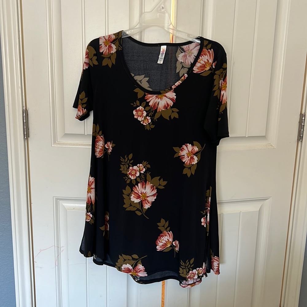 Lularoe Perfect Tee, black floral “unicorn” pattern. Size XS, great condition.